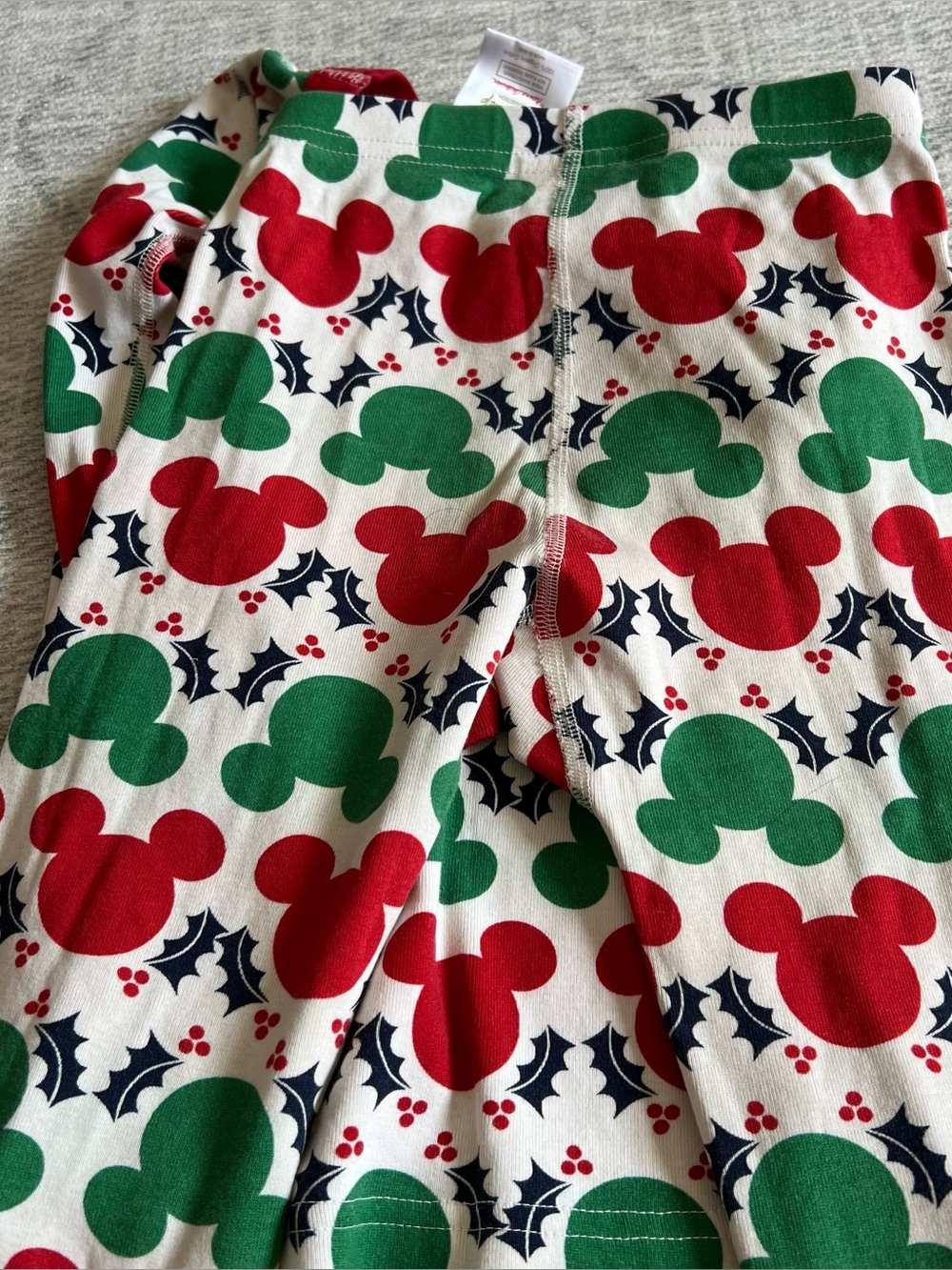 Hanna Andersson x Disney Red & Green Holiday Mickey Print Pajama Set Size 6/7 - Picture 3 of 7